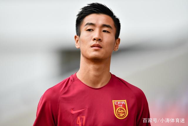 落选世界杯！太阳报独家：帕尔默周三与朋友畅饮狂欢，被美女围绕